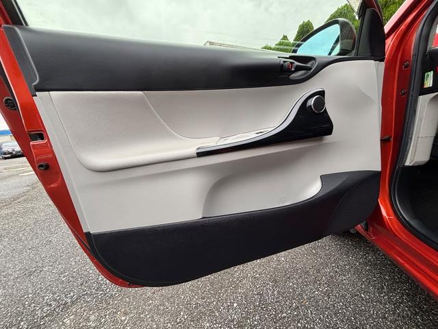 ｉＱ １３０Ｇ　ＭＴ→（ゴー）レザーパッケージ　６速マニュアル　社外ナビ　フルセグＴＶ　バックカメラ　ＥＴＣ（26枚目）