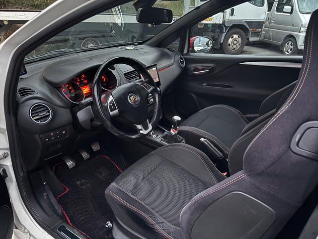 アバルトプントエヴォ ベースグレード 6速MT 左ハンドル 社外ナビ フルセグTV バックカメラ Bluetooth(3枚目)