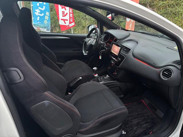 アバルトプントエヴォ ベースグレード 6速MT 左ハンドル 社外ナビ フルセグTV バックカメラ Bluetooth(4枚目)