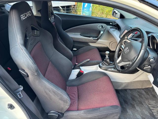 CR-Z α 6速MT 19インチ社外アルミ RECAROシート 社外マフラー ナビ TV バックカメラ クルコン 前後ドラレコ ETC(4枚目)