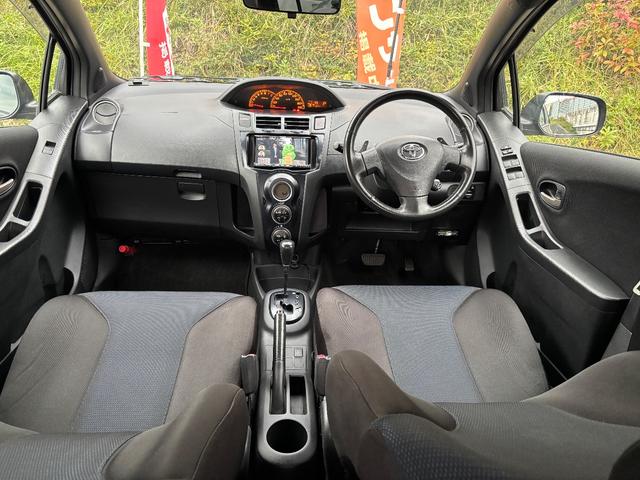 ヴィッツ ＲＳ　社外ナビ　フルセグＴＶ　バックカメラ　Ｂｌｕｅｔｏｏｔｈ　ＥＴＣ　ＨＩＤ（3枚目）