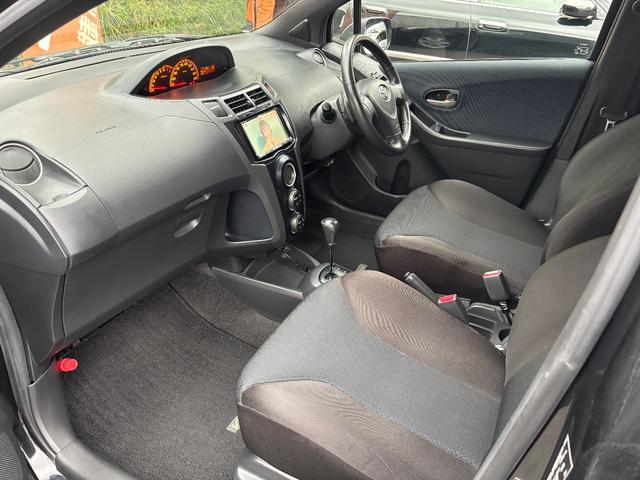 ヴィッツ ＲＳ　社外ナビ　フルセグＴＶ　バックカメラ　Ｂｌｕｅｔｏｏｔｈ　ＥＴＣ　ＨＩＤ（5枚目）