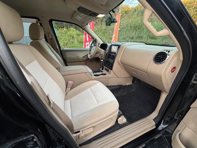 エクスプローラースポーツトラック ＸＬＴ　リフトアップ　社外２０インチアルミ　社外ナビ　フルセグＴＶ　バックカメラ（3枚目）