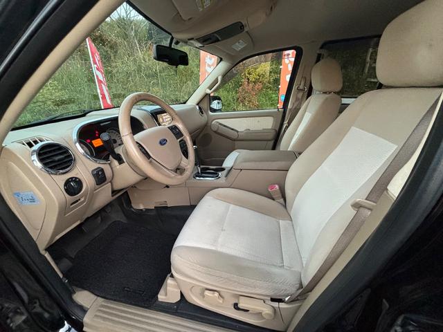 エクスプローラースポーツトラック ＸＬＴ　リフトアップ　社外２０インチアルミ　社外ナビ　フルセグＴＶ　バックカメラ（4枚目）