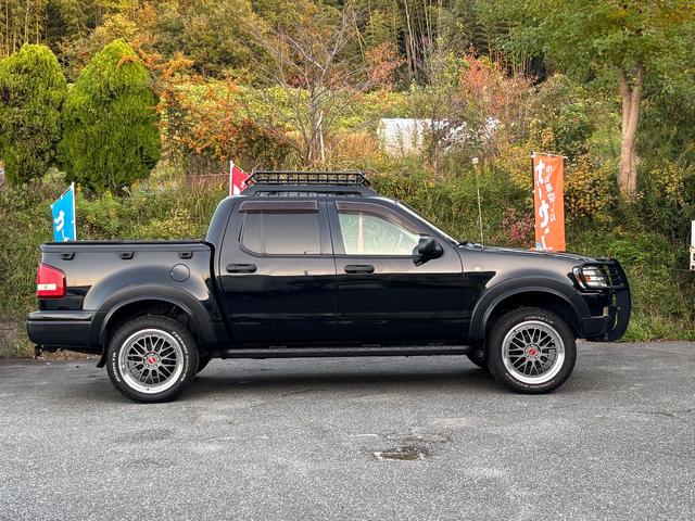 エクスプローラースポーツトラック ＸＬＴ　リフトアップ　社外２０インチアルミ　社外ナビ　フルセグＴＶ　バックカメラ（12枚目）