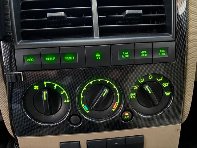 エクスプローラースポーツトラック ＸＬＴ　リフトアップ　社外２０インチアルミ　社外ナビ　フルセグＴＶ　バックカメラ（15枚目）