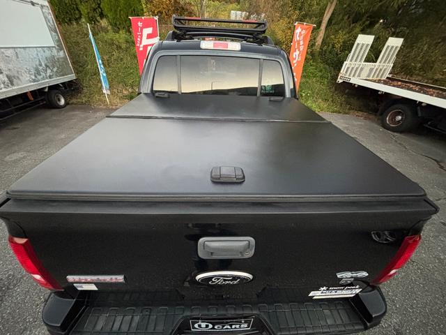 エクスプローラースポーツトラック ＸＬＴ　リフトアップ　社外２０インチアルミ　社外ナビ　フルセグＴＶ　バックカメラ（17枚目）