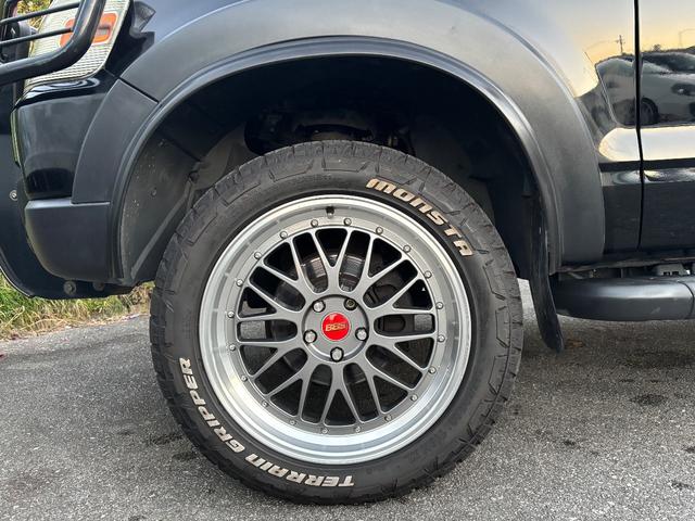 エクスプローラースポーツトラック ＸＬＴ　リフトアップ　社外２０インチアルミ　社外ナビ　フルセグＴＶ　バックカメラ（19枚目）