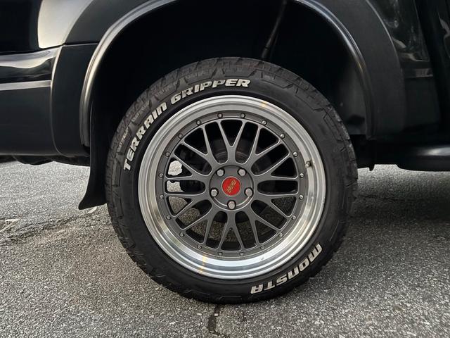 エクスプローラースポーツトラック ＸＬＴ　リフトアップ　社外２０インチアルミ　社外ナビ　フルセグＴＶ　バックカメラ（20枚目）