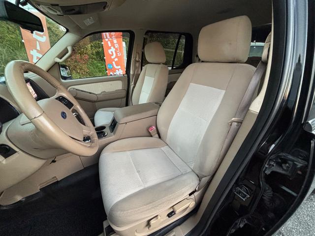 エクスプローラースポーツトラック ＸＬＴ　リフトアップ　社外２０インチアルミ　社外ナビ　フルセグＴＶ　バックカメラ（28枚目）