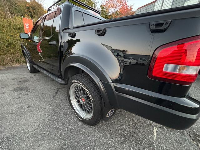 エクスプローラースポーツトラック ＸＬＴ　リフトアップ　社外２０インチアルミ　社外ナビ　フルセグＴＶ　バックカメラ（33枚目）