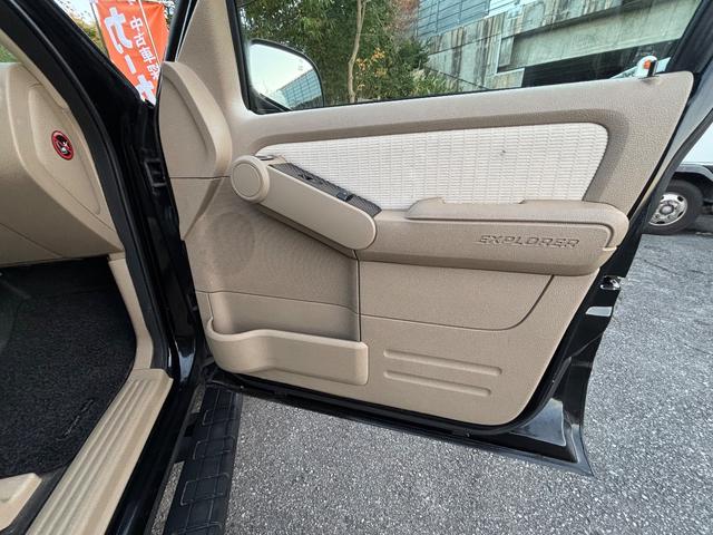 エクスプローラースポーツトラック ＸＬＴ　リフトアップ　社外２０インチアルミ　社外ナビ　フルセグＴＶ　バックカメラ（37枚目）