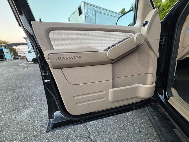 エクスプローラースポーツトラック ＸＬＴ　リフトアップ　社外２０インチアルミ　社外ナビ　フルセグＴＶ　バックカメラ（39枚目）