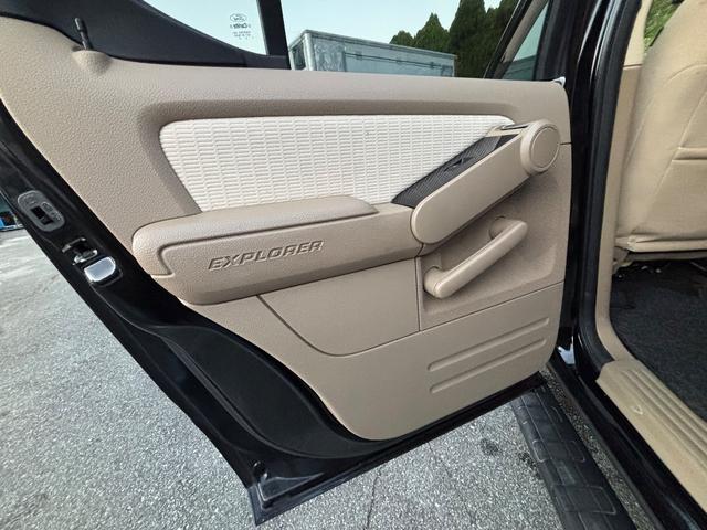 エクスプローラースポーツトラック ＸＬＴ　リフトアップ　社外２０インチアルミ　社外ナビ　フルセグＴＶ　バックカメラ（40枚目）