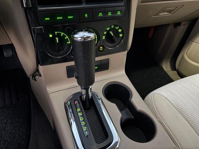 エクスプローラースポーツトラック ＸＬＴ　リフトアップ　社外２０インチアルミ　社外ナビ　フルセグＴＶ　バックカメラ（41枚目）