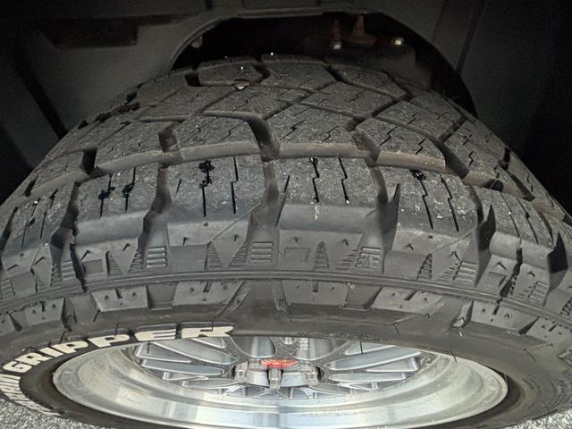 エクスプローラースポーツトラック ＸＬＴ　リフトアップ　社外２０インチアルミ　社外ナビ　フルセグＴＶ　バックカメラ（45枚目）