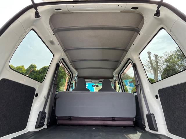 サンバーバン トランスポーター　ナビ　ＴＶ　ＥＴＣ　キーレース　タイミングチェーン式（28枚目）