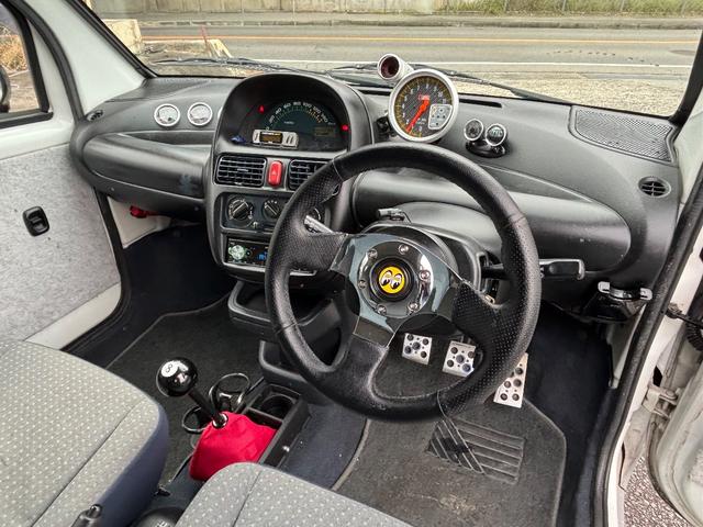 ツイン ガソリンＡ　５速ＭＴ　車高調　社外アルミ　社外エアクリ　社外タコメーター　キーレース　社外ハンドル　ＥＴＣ（5枚目）