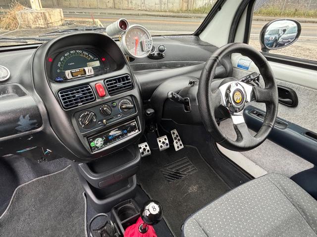 ツイン ガソリンＡ　５速ＭＴ　車高調　社外アルミ　社外エアクリ　社外タコメーター　キーレース　社外ハンドル　ＥＴＣ（6枚目）