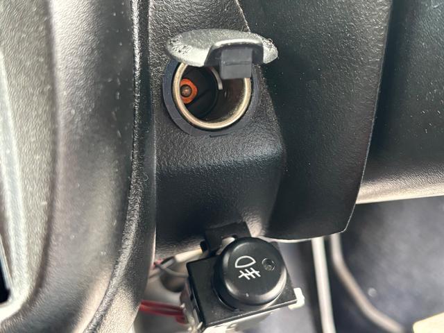 ツイン ガソリンＡ　５速ＭＴ　車高調　社外アルミ　社外エアクリ　社外タコメーター　キーレース　社外ハンドル　ＥＴＣ（21枚目）