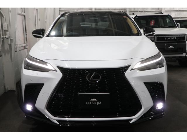 ＮＸ ＮＸ３５０ｈ　Ｆスポーツ　ＴＲＤエアロ／内装ヘーゼル／パノラマルーフ／オレンジキャリパー／デジタルインナーミラー／ワンオーナー／１４型ナビ／３６０カメラ／シートヒータークーラー／ヘッドアップディスプレイ／３眼ＬＥＤヘッドラント（3枚目）