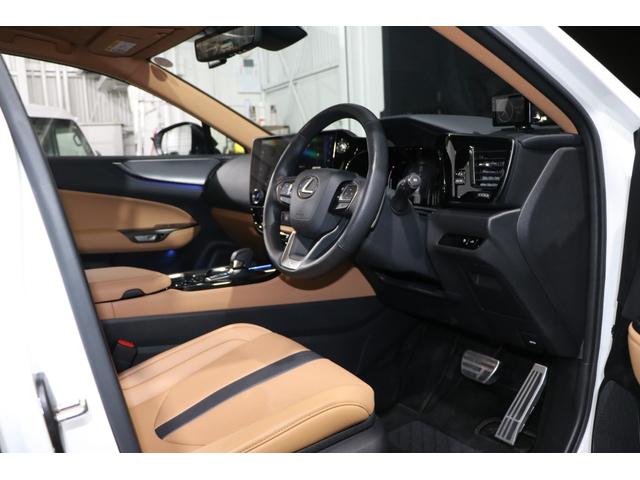 ＮＸ ＮＸ３５０ｈ　Ｆスポーツ　ＴＲＤエアロ／内装ヘーゼル／パノラマルーフ／オレンジキャリパー／デジタルインナーミラー／ワンオーナー／１４型ナビ／３６０カメラ／シートヒータークーラー／ヘッドアップディスプレイ／３眼ＬＥＤヘッドラント（11枚目）