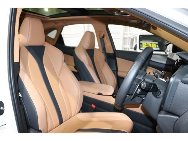 ＮＸ ＮＸ３５０ｈ　Ｆスポーツ　ＴＲＤエアロ／内装ヘーゼル／パノラマルーフ／オレンジキャリパー／デジタルインナーミラー／ワンオーナー／１４型ナビ／３６０カメラ／シートヒータークーラー／ヘッドアップディスプレイ／３眼ＬＥＤヘッドラント（13枚目）