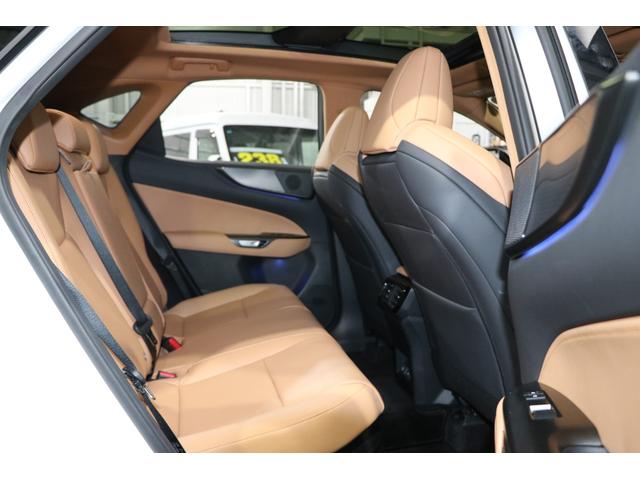 ＮＸ ＮＸ３５０ｈ　Ｆスポーツ　ＴＲＤエアロ／内装ヘーゼル／パノラマルーフ／オレンジキャリパー／デジタルインナーミラー／ワンオーナー／１４型ナビ／３６０カメラ／シートヒータークーラー／ヘッドアップディスプレイ／３眼ＬＥＤヘッドラント（17枚目）
