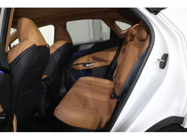 ＮＸ ＮＸ３５０ｈ　Ｆスポーツ　ＴＲＤエアロ／内装ヘーゼル／パノラマルーフ／オレンジキャリパー／デジタルインナーミラー／ワンオーナー／１４型ナビ／３６０カメラ／シートヒータークーラー／ヘッドアップディスプレイ／３眼ＬＥＤヘッドラント（19枚目）