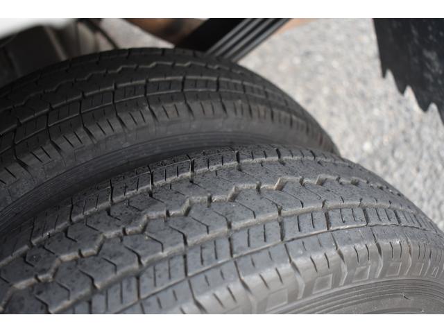 タイタンダッシュ ２．０　ガソリン　５ＭＴ　積載１５００ｋｇ　新免許対応　カスタム　タイミングベルト交換済み　９９５２２ｋｍ　総重量３２３５ｋｇ　ＥＴＣ　電格ミラー　荷台鉄板　社外ワンセグＴＶナビ　リアＷタイヤ　荷台寸法　長さ３１０ｃｍ　幅１６０ｃｍ　高さ３８ｃｍ（45枚目）