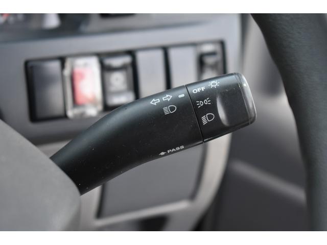 エルフトラック フルフラットロー 垂直式パワーゲート 積載2000kg AT 車両総重量4755kg 電格ミラー 荷台鉄板 ETC 荷台長さ309cm 高さ39cm(10枚目)