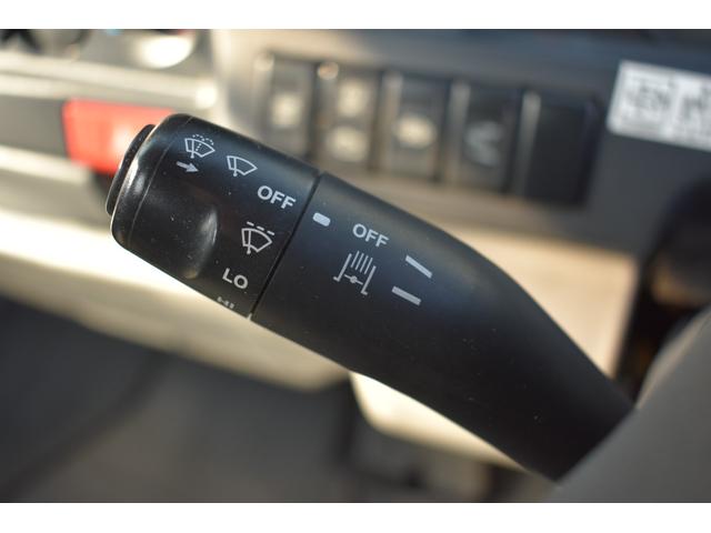 エルフトラック フルフラットロー 垂直式パワーゲート 積載2000kg AT 車両総重量4755kg 電格ミラー 荷台鉄板 ETC 荷台長さ309cm 高さ39cm(11枚目)