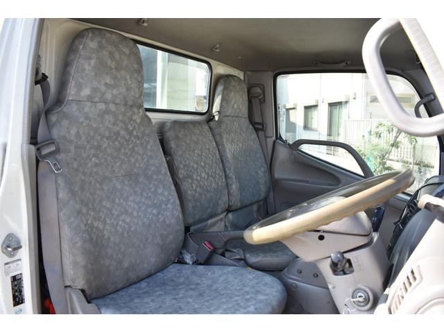 ダイナトラック ロングフルジャストロー　４ＷＤ　　積載１２５０ｋｇ　ＡＴ　車両総重量３２２５ｋｇ　普通免許　ＥＴＣ　荷台長さ３０６ｃｍ　幅１６０ｃｍ　高さ３８ｃｍ（5枚目）