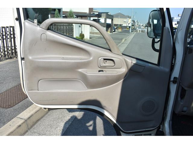 ダイナトラック ロングフルジャストロー　４ＷＤ　　積載１２５０ｋｇ　ＡＴ　車両総重量３２２５ｋｇ　普通免許　ＥＴＣ　荷台長さ３０６ｃｍ　幅１６０ｃｍ　高さ３８ｃｍ（7枚目）