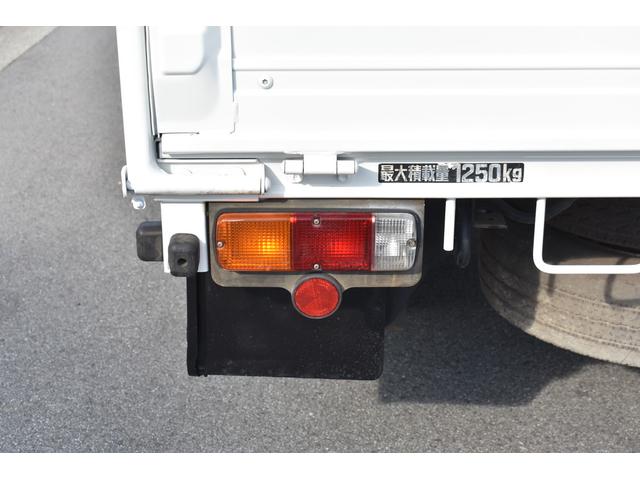 トヨエース Ｗキャブロングジャストロー　積載１２５０ｋｇ　ＭＴ　車両総重量３３２０ｋｇ　リアヒーター　ＥＴＣ　フロントフォグランプ　荷台長さ２１０ｃｍ　幅１６０ｃｍ　高さ３８ｃｍ（14枚目）