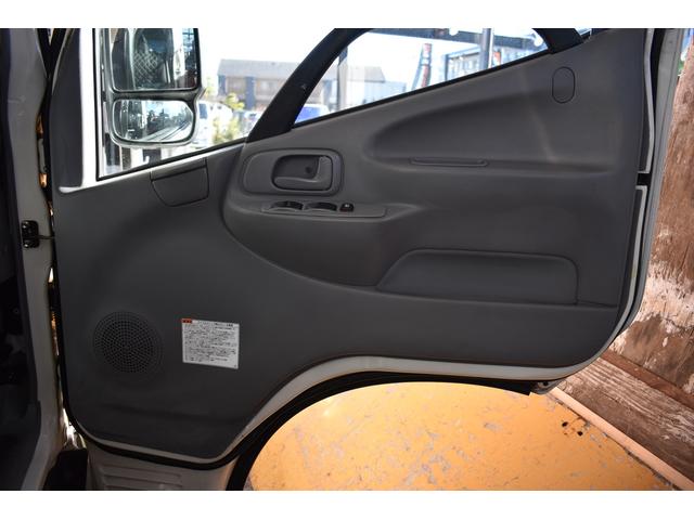 トヨエース 　積載２０００ｋｇ　ＡＴ　車両総重量４４５５ｋｇ　ＥＴＣ　横滑り防止装置　アイドリングストップ　荷台長さ３０７ｃｍ　幅１６０ｃｍ　高さ３８ｃｍ（6枚目）