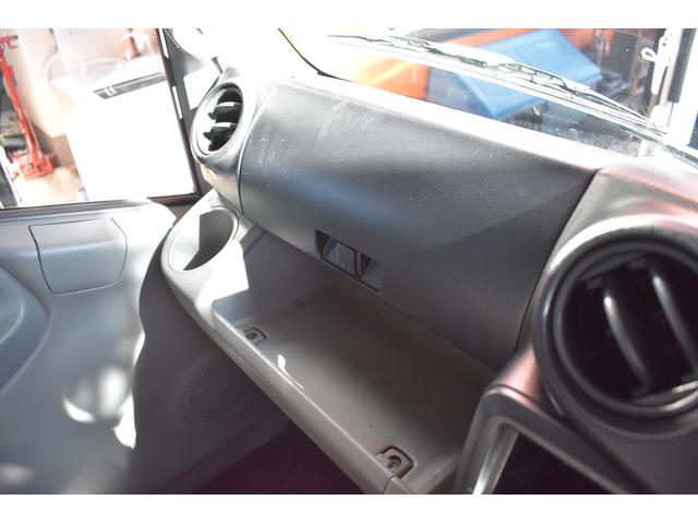 トヨエース 　積載２０００ｋｇ　ＡＴ　車両総重量４４５５ｋｇ　ＥＴＣ　横滑り防止装置　アイドリングストップ　荷台長さ３０７ｃｍ　幅１６０ｃｍ　高さ３８ｃｍ（18枚目）