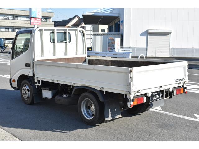トヨエース 　積載２０００ｋｇ　ＡＴ　車両総重量４４５５ｋｇ　ＥＴＣ　横滑り防止装置　アイドリングストップ　荷台長さ３０７ｃｍ　幅１６０ｃｍ　高さ３８ｃｍ（28枚目）