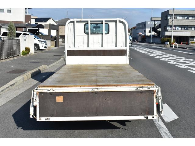 トヨエース 　積載２０００ｋｇ　ＡＴ　車両総重量４４５５ｋｇ　ＥＴＣ　横滑り防止装置　アイドリングストップ　荷台長さ３０７ｃｍ　幅１６０ｃｍ　高さ３８ｃｍ（33枚目）