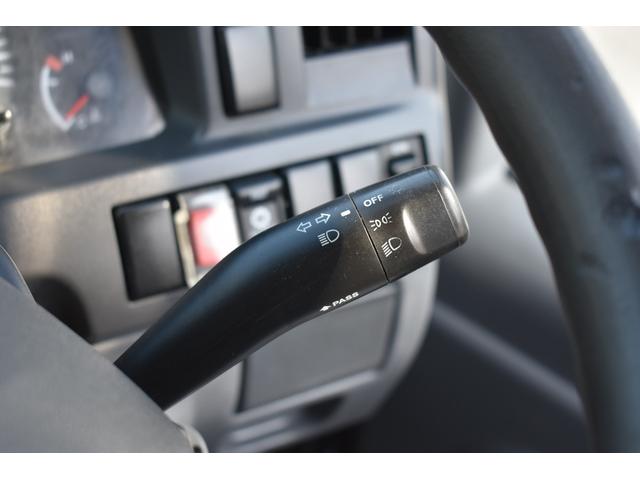 エルフトラック フルフラットロー 積載2000kg 車両総重量4495kg 垂直式パワーゲート ETC 極東PG 電格ミラー アイドリングストップ フォグランプ装備(15枚目)