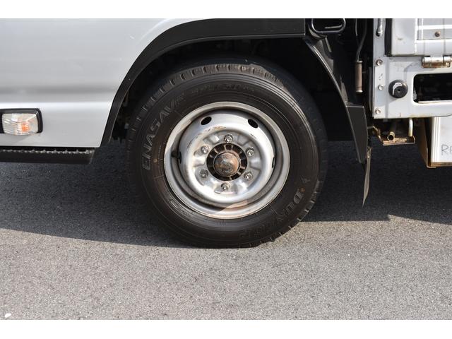 エルフトラック フルフラットロー 積載2000kg 車両総重量4495kg 垂直式パワーゲート ETC 極東PG 電格ミラー アイドリングストップ フォグランプ装備(25枚目)