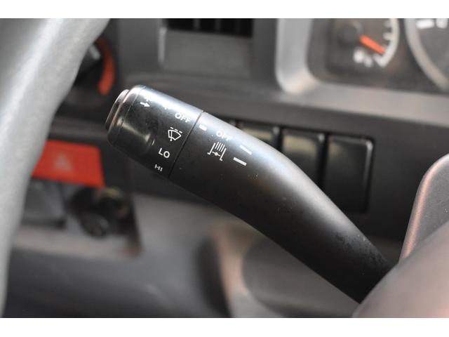 エルフトラック フルフラットローダンプ 積載3000kg 車両総重量6085kg AT コボレーン付き 極東 荷台長さ304cm 幅159cm 高さ37cm 準中型免許(12枚目)