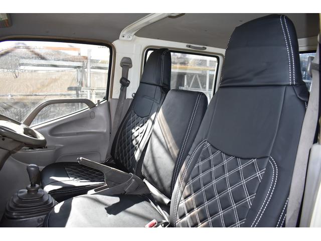 デュトロ 全低床　日野　デュトロ　Ｗキャブ　垂直式パワーゲート　積載２０００ｋｇ　ＭＴ　車両総重量４８２０ｋｇ　準中型免許　Ｗタイヤ　荷台長さ２０５ｃｍ（8枚目）