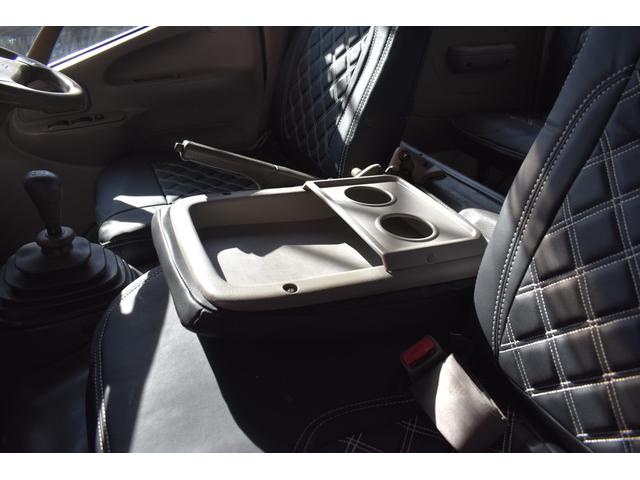 デュトロ 全低床　日野　デュトロ　Ｗキャブ　垂直式パワーゲート　積載２０００ｋｇ　ＭＴ　車両総重量４８２０ｋｇ　準中型免許　Ｗタイヤ　荷台長さ２０５ｃｍ（9枚目）