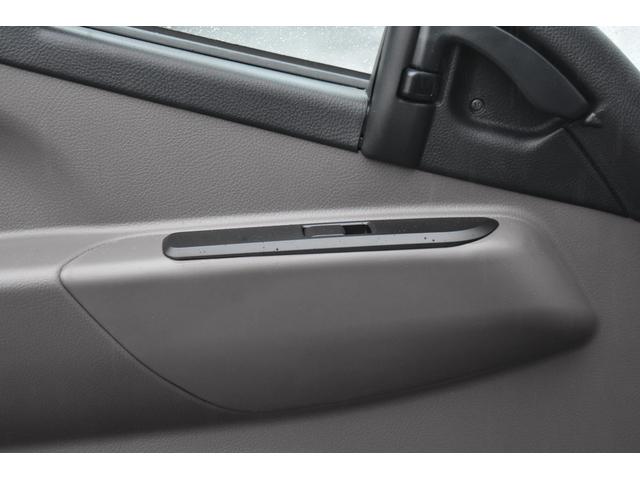 キャンター Ｗキャブ全低床　積載２０００ｋｇ　ＡＴ　垂直式パワーゲート　リアエアコン　車両総重量４９００ｋｇ　電格ミラー　フロントフォグランプ　横滑り防止装置（23枚目）