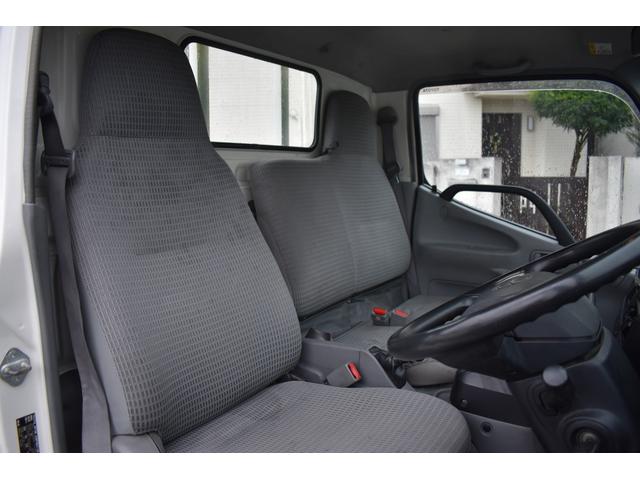 ダイナトラック ベースグレード　積載２０００ｋｇ　ＡＴ　車両総重量４４９５ｋｇ　横滑り防止装置　レーンキープアシスト　パーキングアシスト　アイドリングストップ　衝突軽減ブレーキ（8枚目）