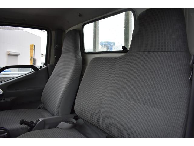 ダイナトラック ベースグレード　積載２０００ｋｇ　ＡＴ　車両総重量４４９５ｋｇ　横滑り防止装置　レーンキープアシスト　パーキングアシスト　アイドリングストップ　衝突軽減ブレーキ（9枚目）