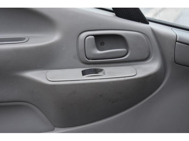 ダイナトラック ベースグレード　積載２０００ｋｇ　ＡＴ　車両総重量４４９５ｋｇ　横滑り防止装置　レーンキープアシスト　パーキングアシスト　アイドリングストップ　衝突軽減ブレーキ（21枚目）