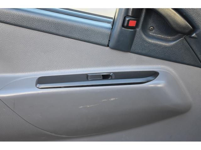 キャンター 全低床　積載２０００ｋｇ　荷台鉄板架装　ＡＴ　ＥＴＣ　車両総重量４３４５ｋｇ　ロープ穴　長さ４６９ｃｍ　幅１６９ｃｍ　高さ１９９ｃｍ　ダブルタイヤ（8枚目）