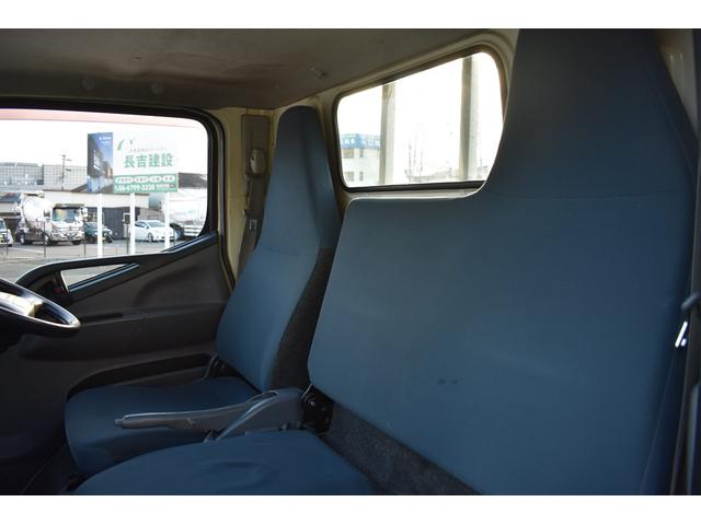 キャンター 全低床　積載２０００ｋｇ　荷台鉄板架装　ＡＴ　ＥＴＣ　車両総重量４３４５ｋｇ　ロープ穴　長さ４６９ｃｍ　幅１６９ｃｍ　高さ１９９ｃｍ　ダブルタイヤ（10枚目）